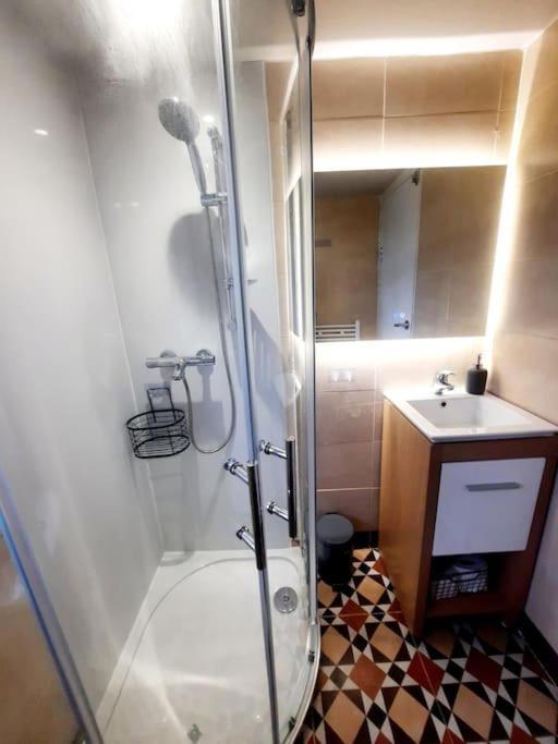 Alross Studio Flat / Private Bathroom Londra Esterno foto