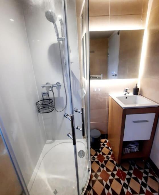 Alross Studio Flat / Private Bathroom Londra Esterno foto