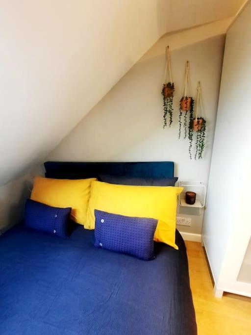 Alross Studio Flat / Private Bathroom Londra Esterno foto