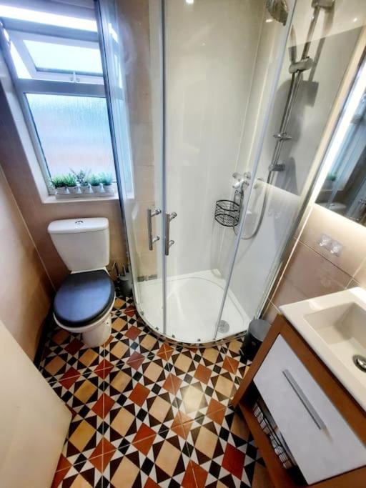 Alross Studio Flat / Private Bathroom Londra Esterno foto
