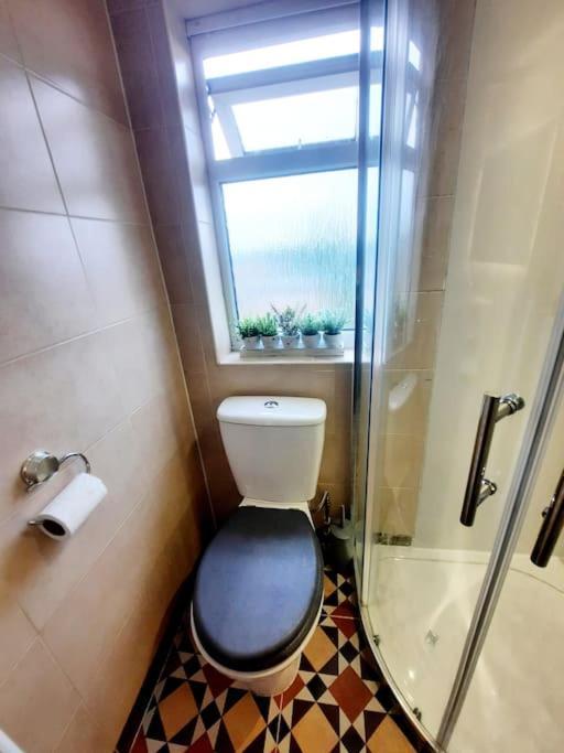 Alross Studio Flat / Private Bathroom Londra Esterno foto