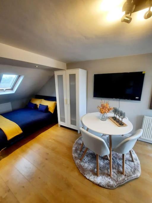 Alross Studio Flat / Private Bathroom Londra Esterno foto