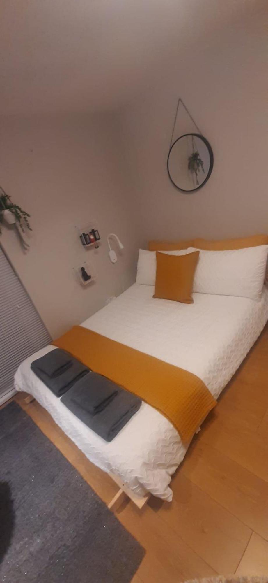 Alross Studio Flat / Private Bathroom Londra Esterno foto