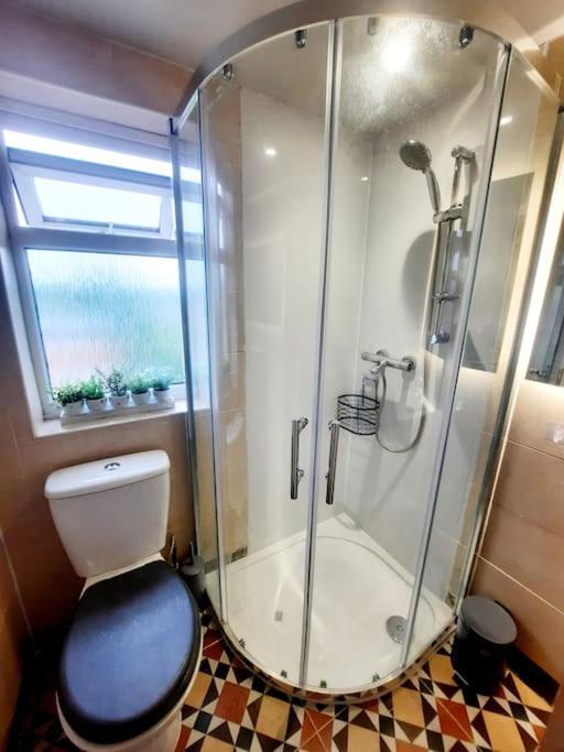 Alross Studio Flat / Private Bathroom Londra Esterno foto