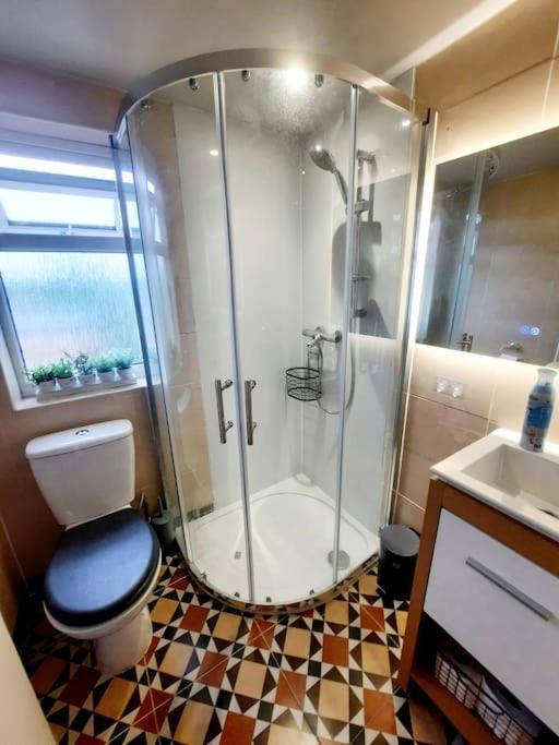 Alross Studio Flat / Private Bathroom Londra Esterno foto